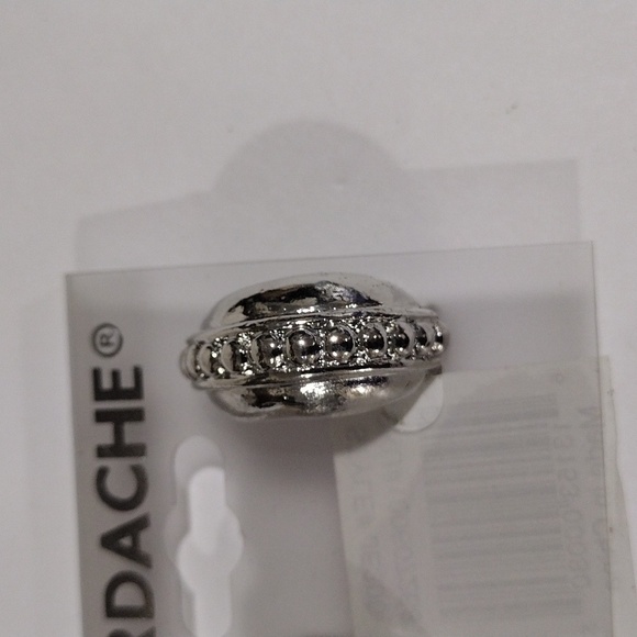 ✨ Jordache Silver-Tone Dainty C-Shape Clip-on Earrings – Bold & Elegant Women's - Picture 5 of 8